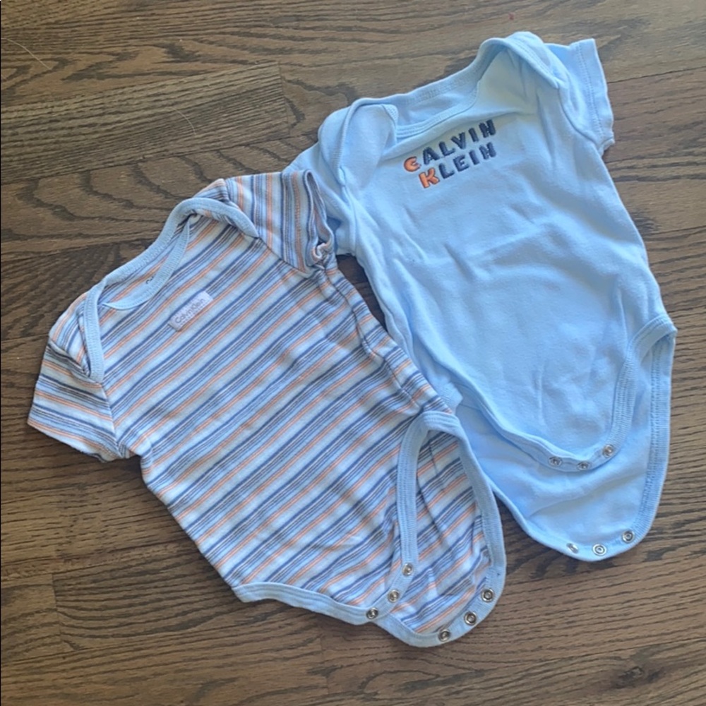 2 Calvin Klein Onsie short sleeve